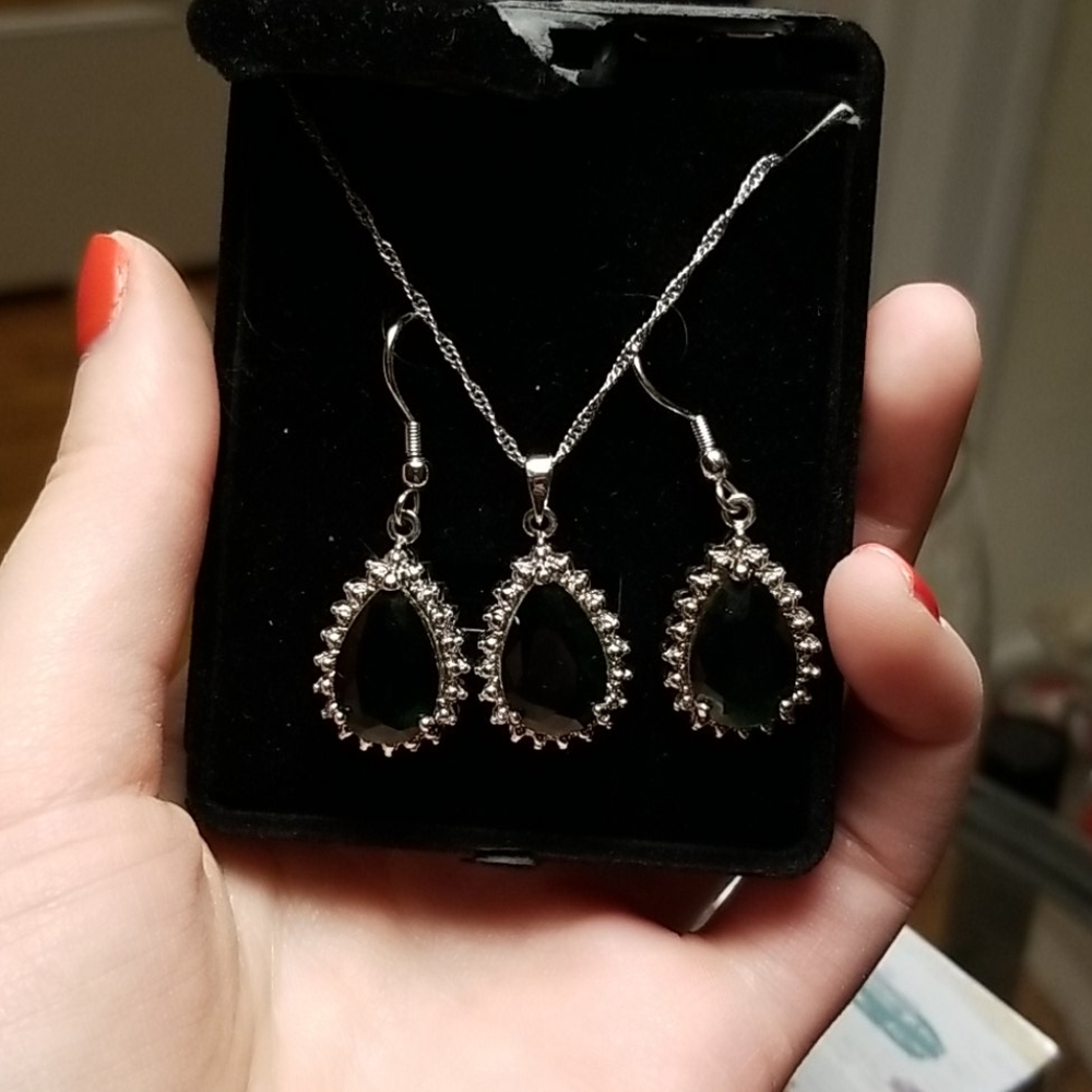 Emerald jewelry set